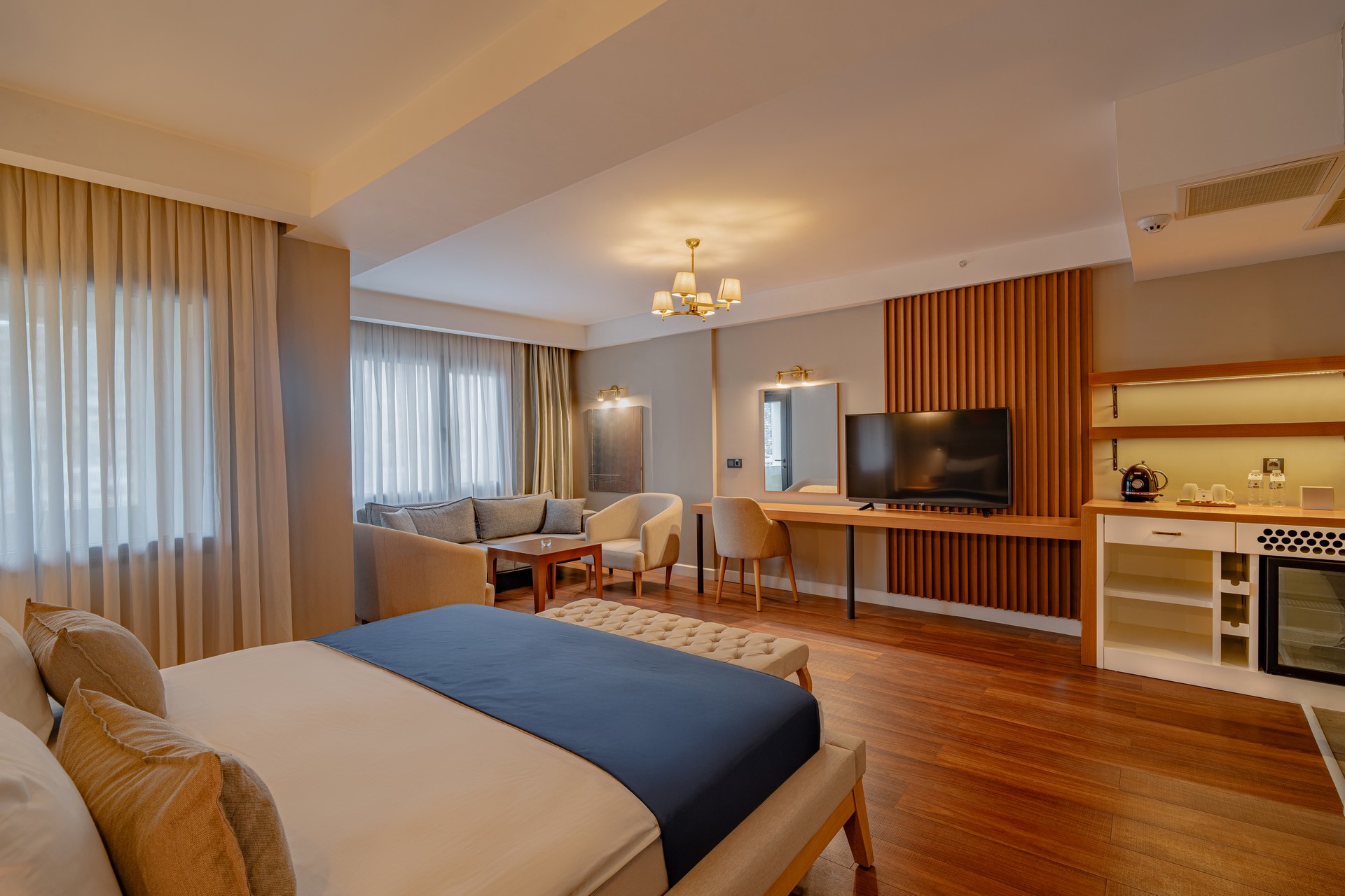 B Plus 2 Business Room