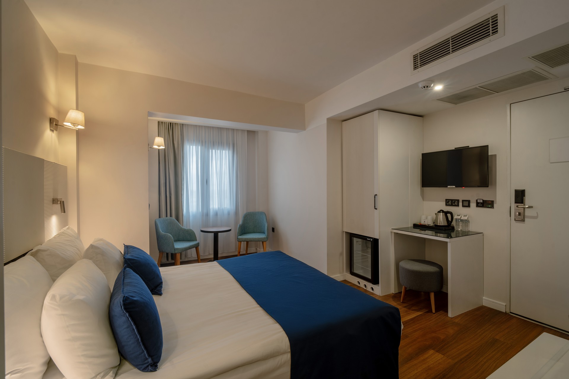Economic Mitte Room
